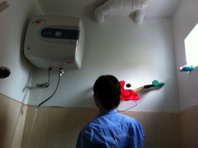 Sửa chữa bình nóng lạnh, xúc xả, vệ sinh bình nóng lạnh tại nhà tại Hà Nội
